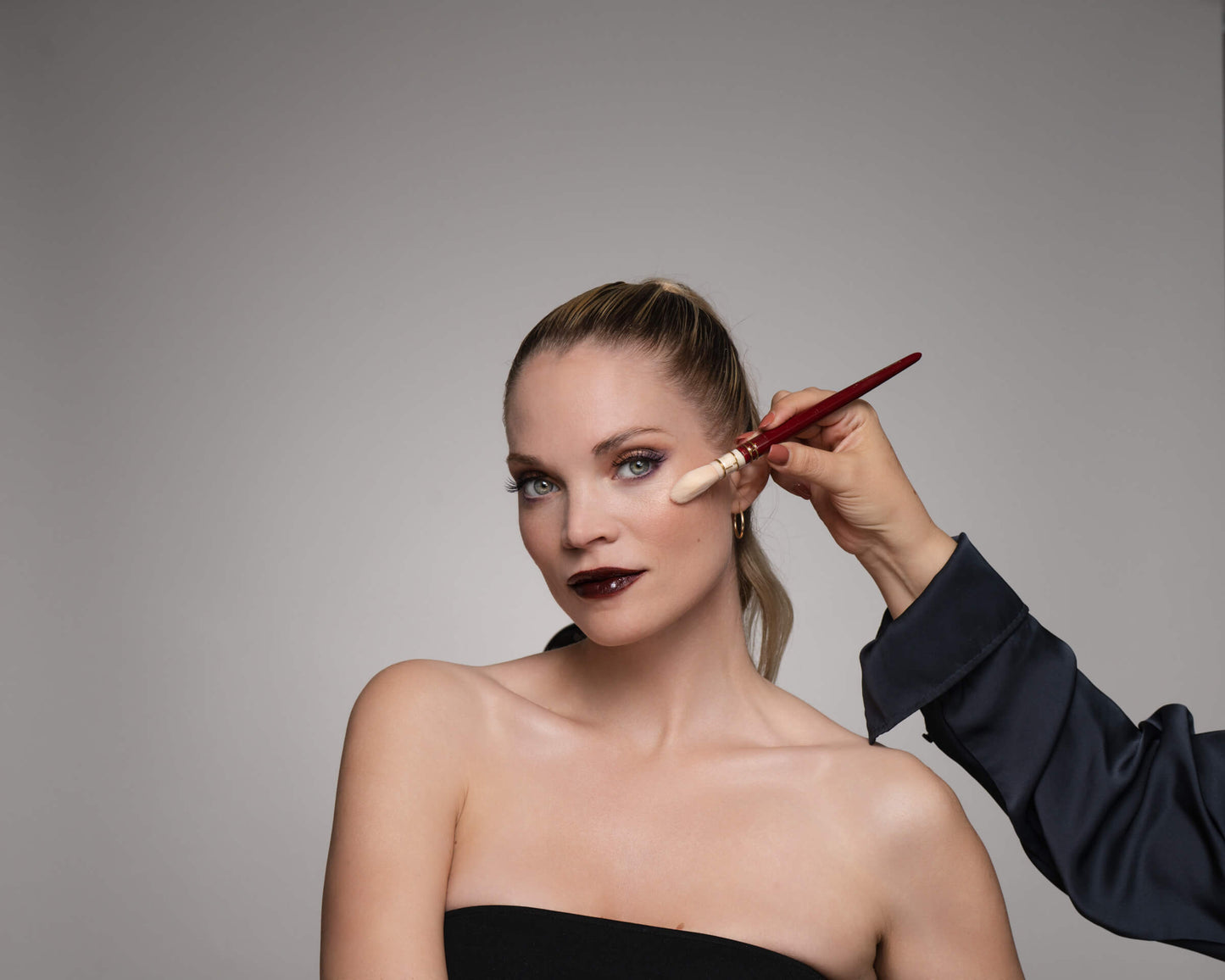 M.I.A. Signature Luxury Brush No. 20 - All-in-One Brush (Elegant Burgundy)