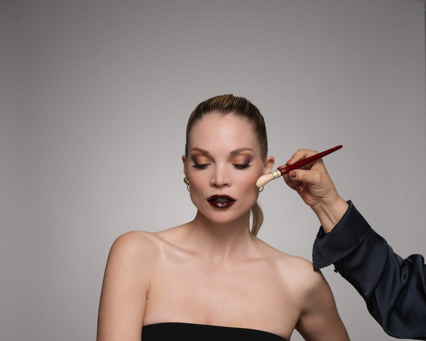 M.I.A. Signature Luxury Brush No. 20 - All-in-One Brush (Elegant Burgundy)