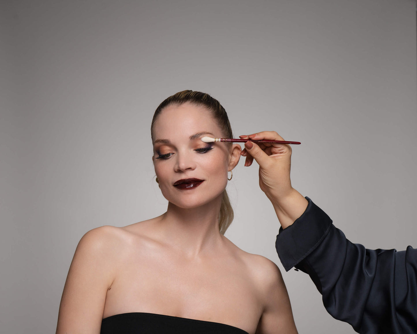 M.I.A. Signature Luxury Brush No. 19 - Soft Blending Brush (Elegant Burgundy)
