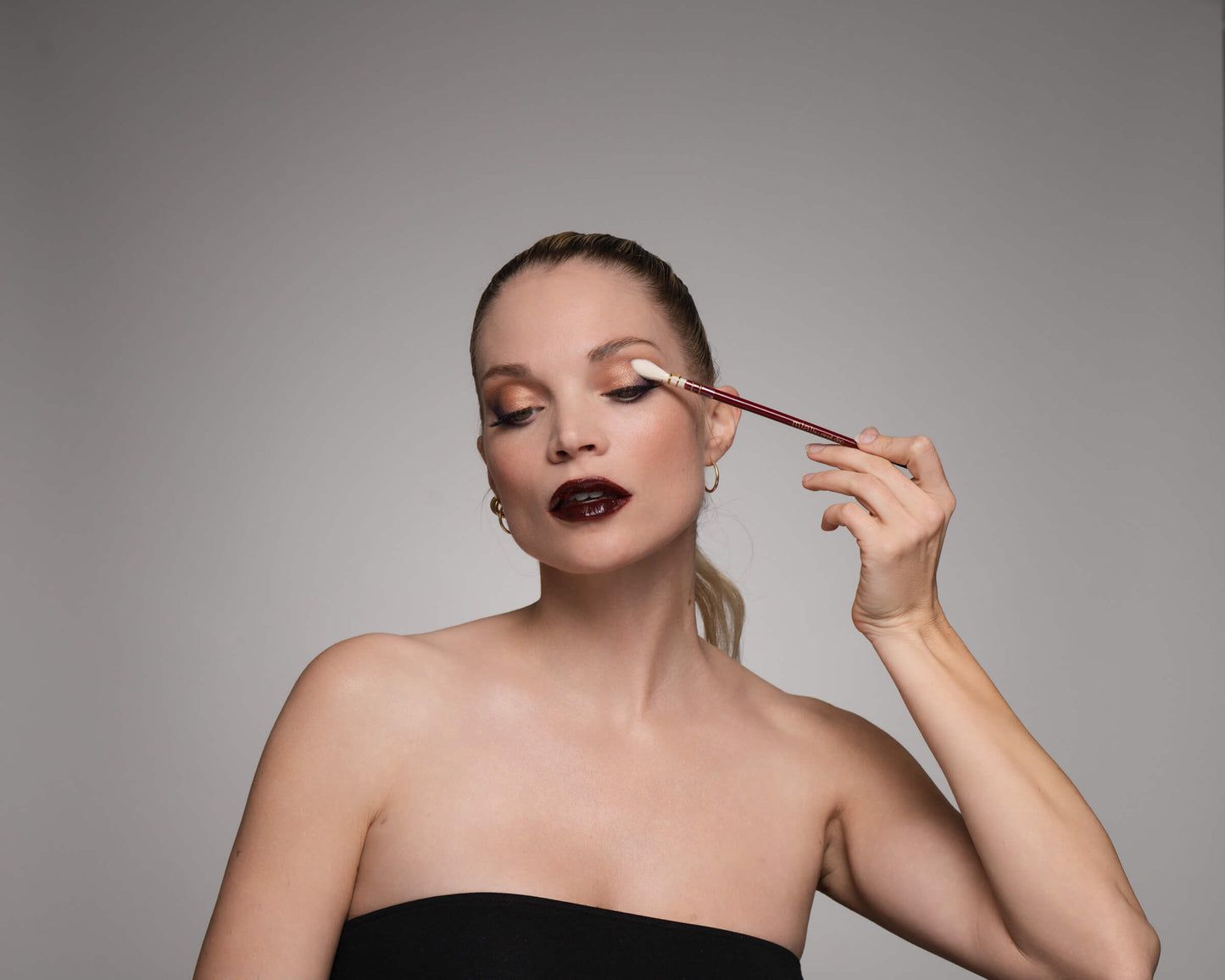 M.I.A. Signature Luxury Brush No. 19 - Soft Blending Brush (Elegant Burgundy)