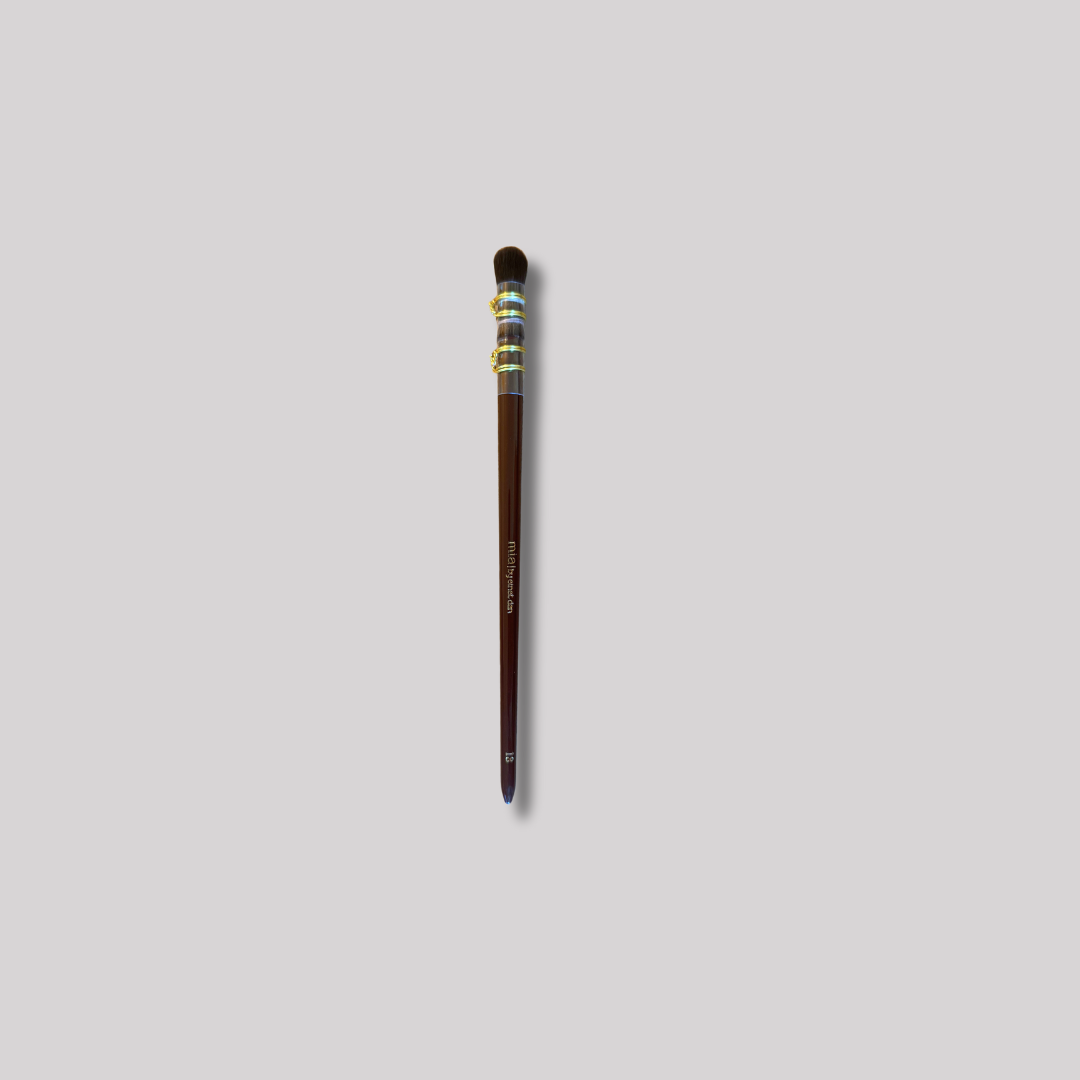 M.I.A. Signature Luxury Brush No. 18 - Precision Round Brush (Bold Bright Red)